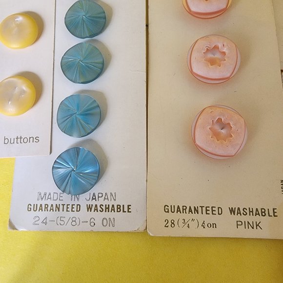 Vintage Mother of Pearl Buttons on Original Cards Blue, Pink, Yellow, Pearl ๐งต๐ชก - Picture 6 of 16
